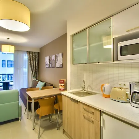 מלון דירות Novella אלאניה